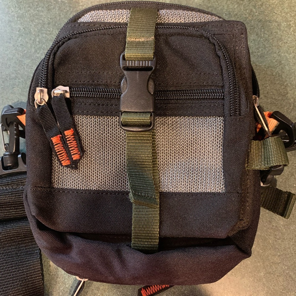 VTG Esprit Y2K Olive Nylon Crossbody Bag